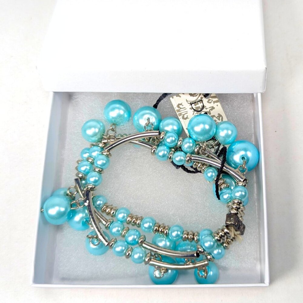 Divine NWT Silver Light Blue Beaded Stretch Bracelet